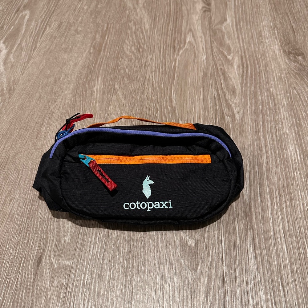 Cotopaxi Del Dia Dark 1.5L Kapai Hip-Pack/Crossbody